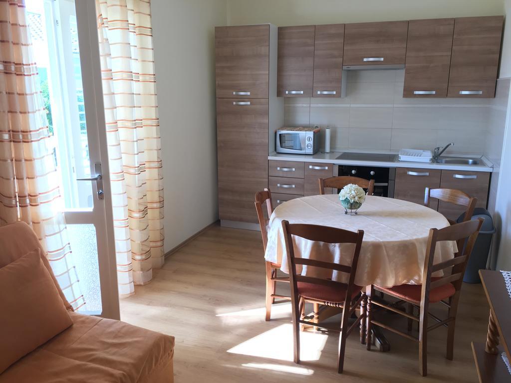 Apartment Biserka Barbat na Rabu Exterior photo