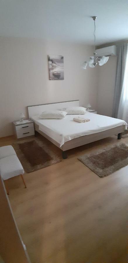 Apartment Biserka Barbat na Rabu Exterior photo